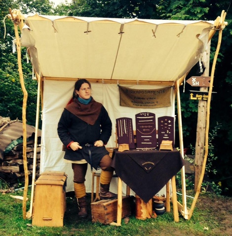 Florian Eibeck im Birkaposamente-Marktstand