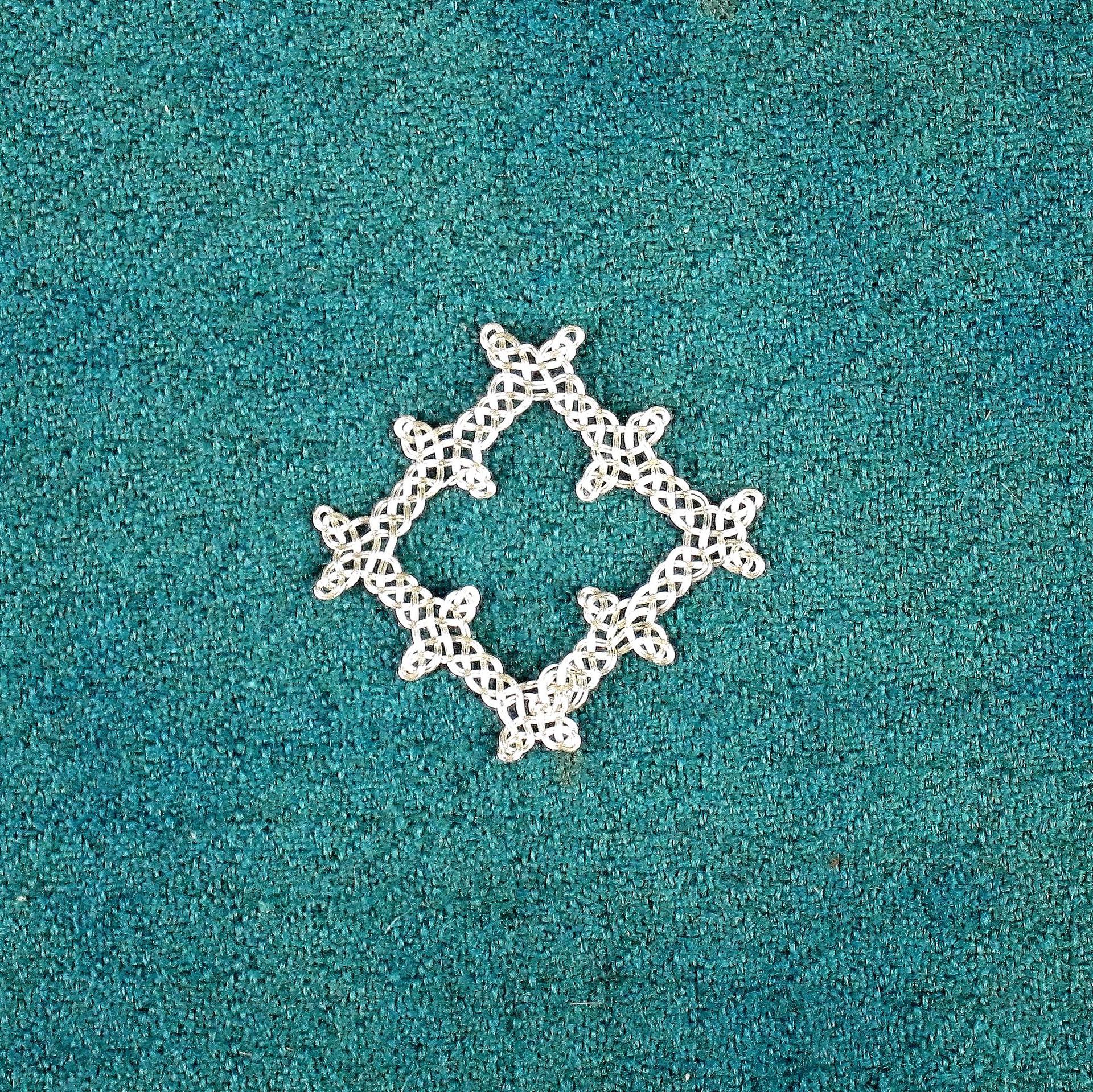 Square posament knot